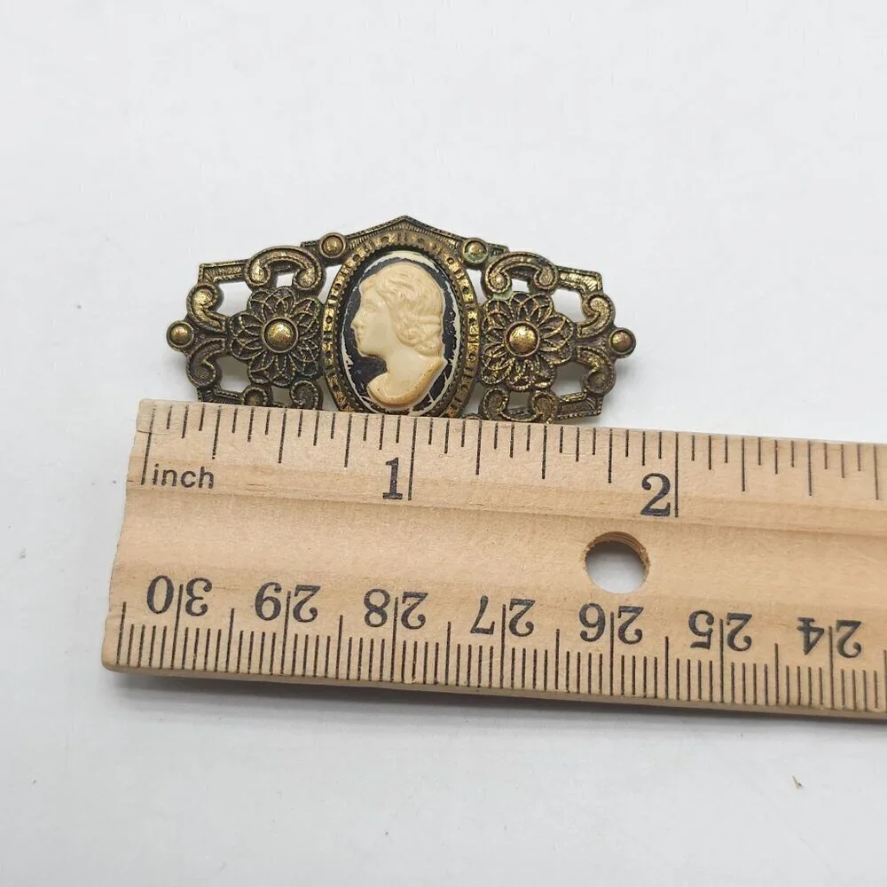 Edwardian Lucite Cameo Brooch Vintage Gold Tone Bar Style C Clasp